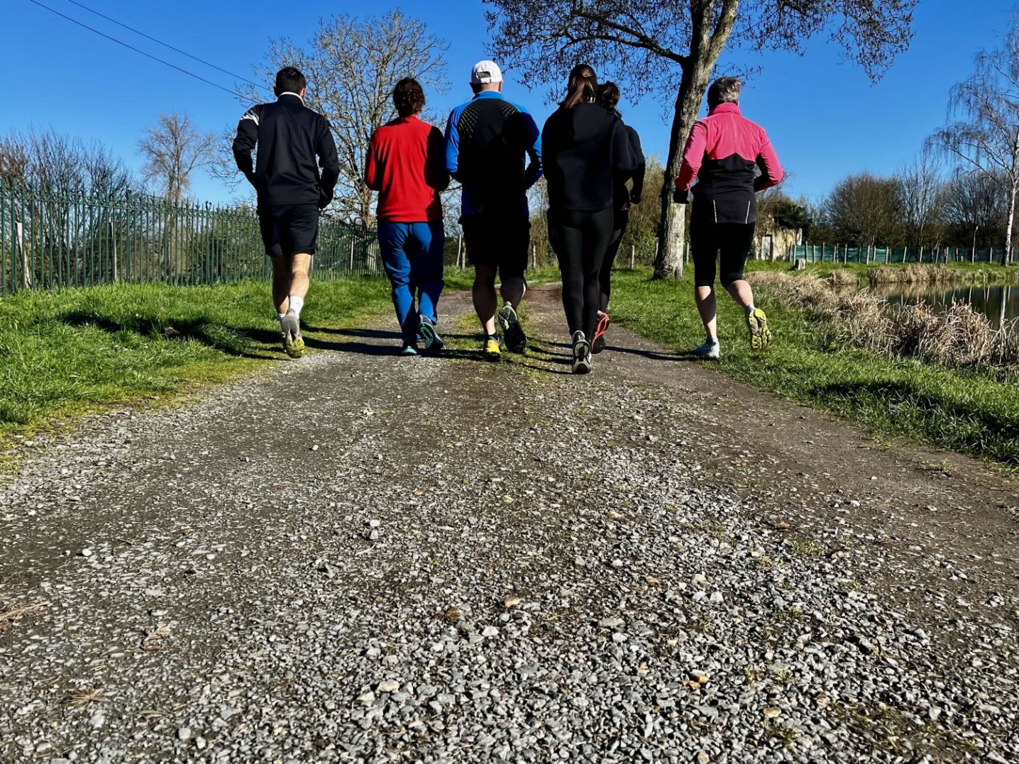 VMA72 Mayet coureurs au plan d'eau